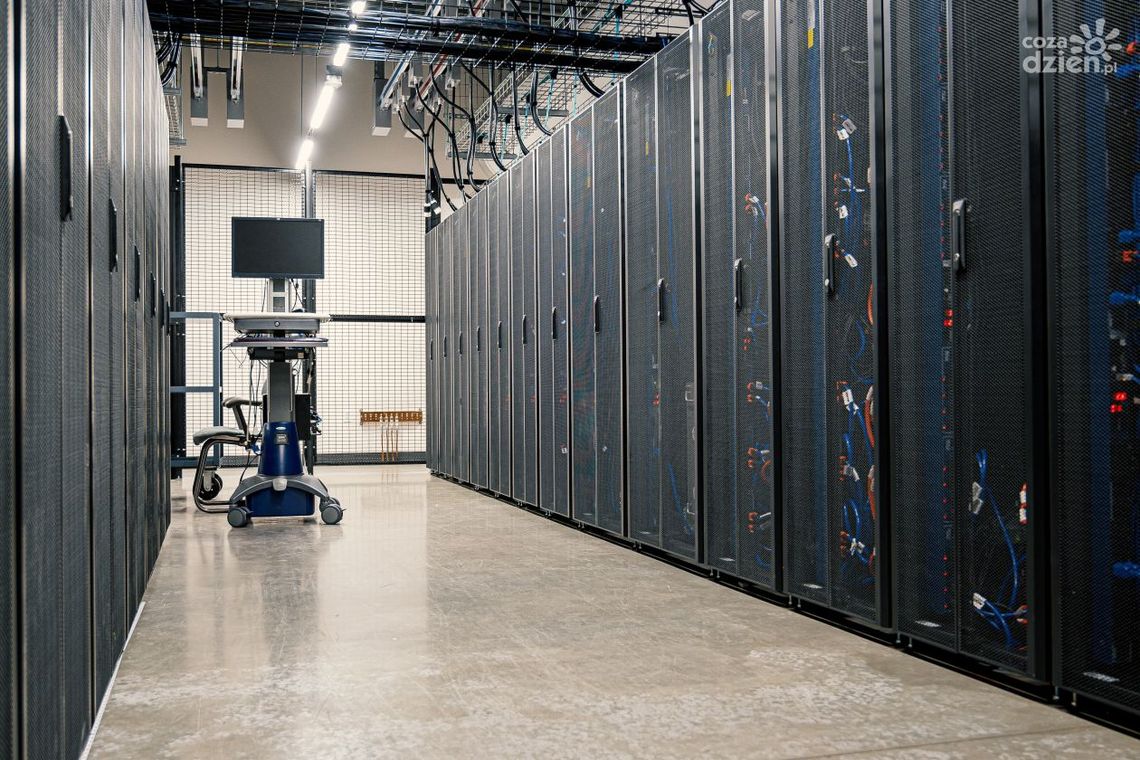 Serwer Dell T330 dla małych i średnich przedsiębiorstw Serwer Dell T330 dla małych i średnich przedsiębiorstw