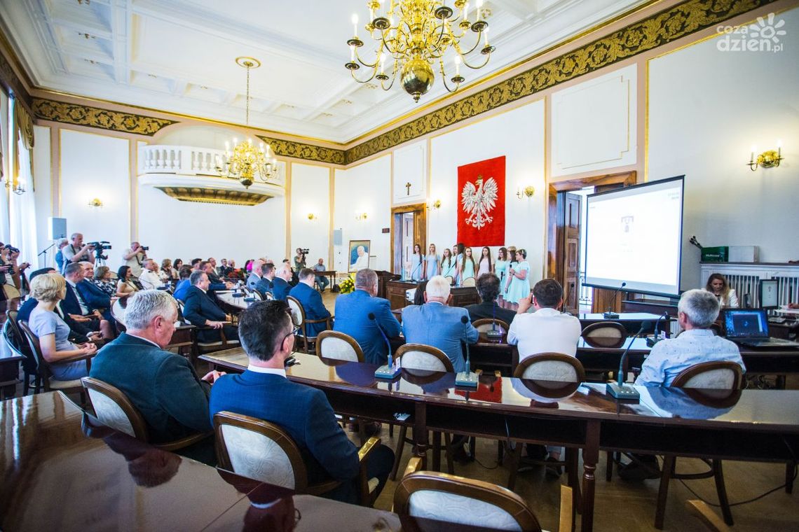 Sesja absolutoryjna. Oglądaj na żywo