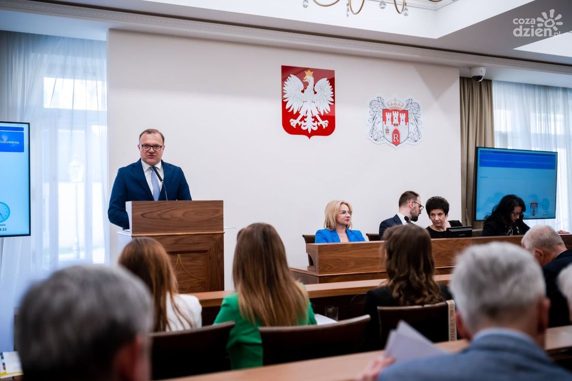 Sesja absolutoryjna Rady Miejskiej w Radomiu! Oglądaj na żywo! (WIDEO)