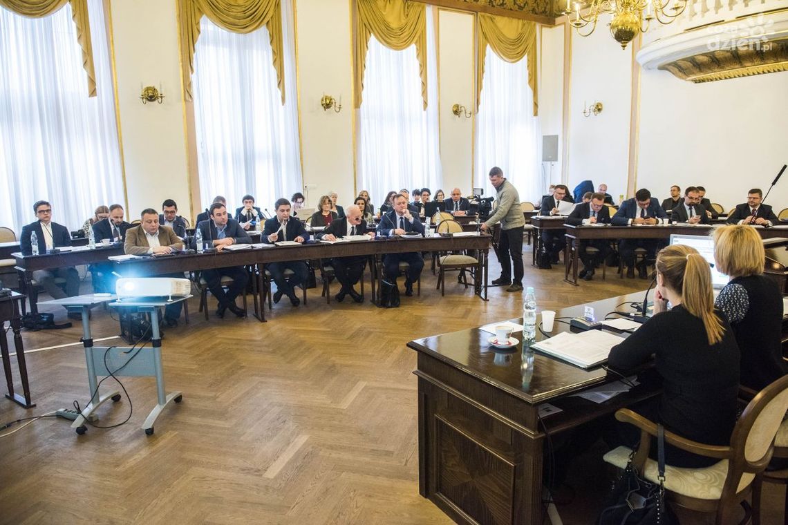 Sesja budżetowa przełożona. Radni PiS złożyli wniosek Sesja budżetowa przełożona. Radni PiS złożyli wniosek