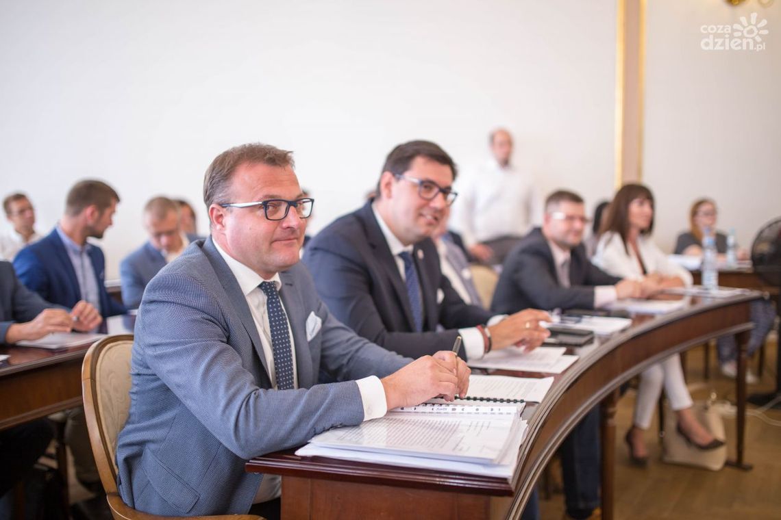 Sesja nadzwyczajna. Propozycje zmian w budżecie