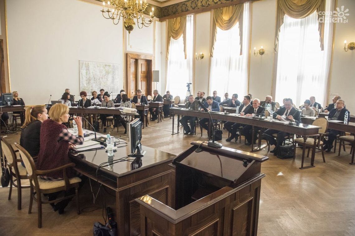 Sesja ws. Społecznego Liceum. Zobacz transmisję obrad Sesja ws. Społecznego Liceum. Zobacz transmisję obrad