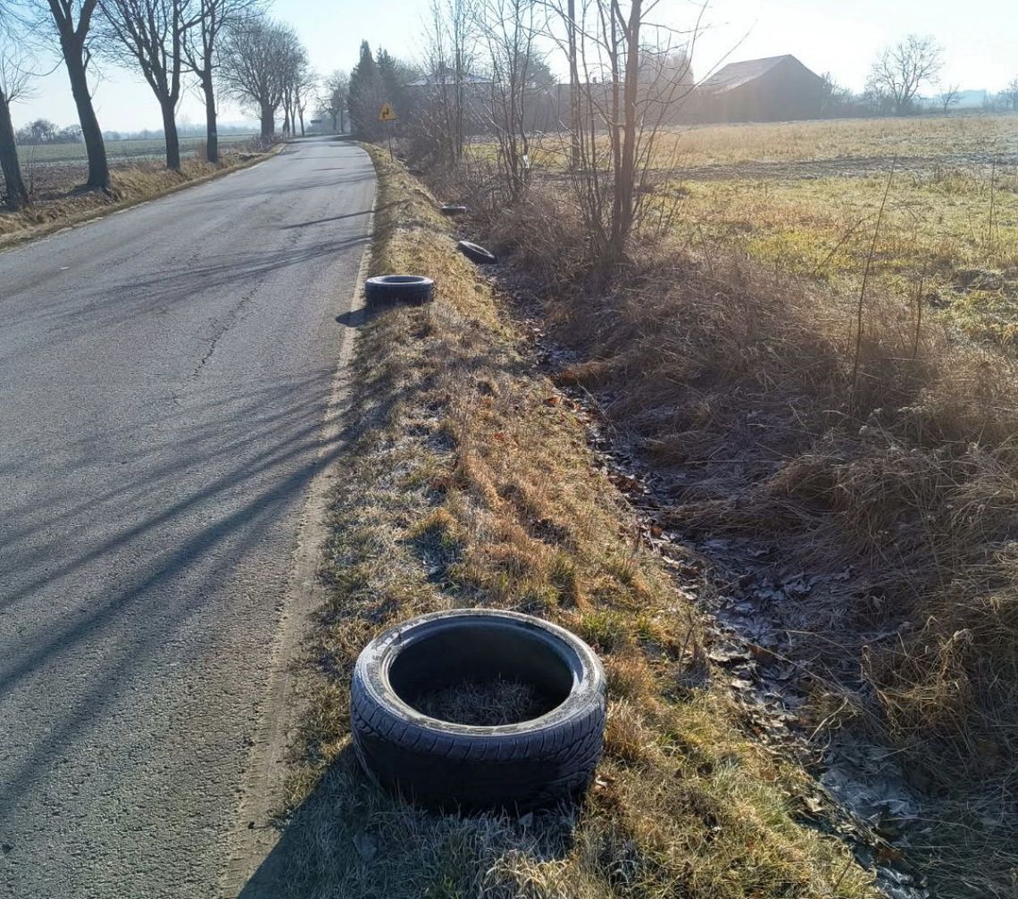 Setki starych opon przy drogach powiatowych. Będą fotopułapki i patrole policji