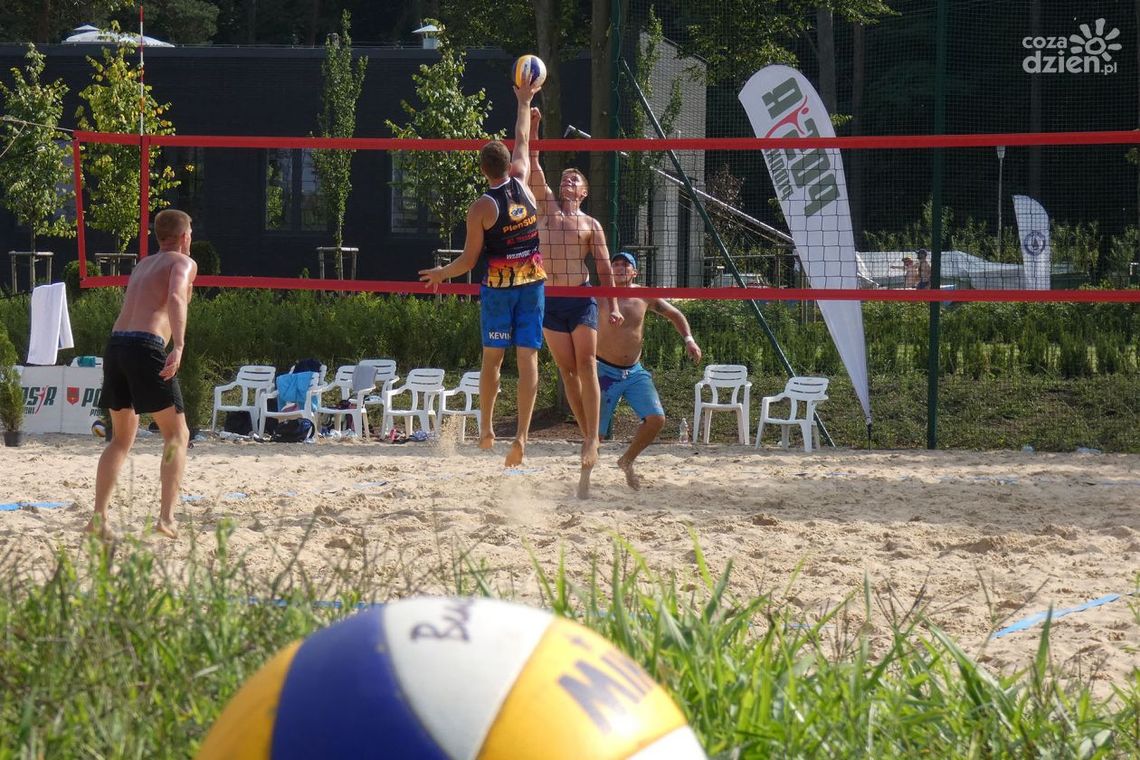 Siatkarskie zmagania na piasku w Pionkach Siatkarskie zmagania na piasku w Pionkach