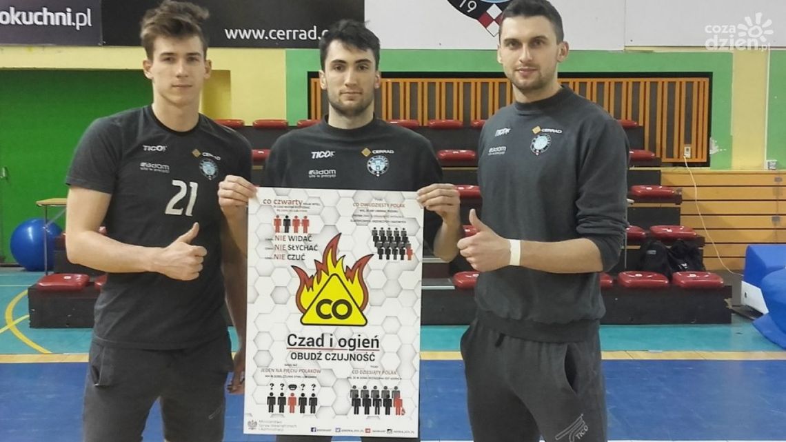 Siatkarze Cerrad Czarnych wspierają akcję straży pożarnej Siatkarze Cerrad Czarnych wspierają akcję straży pożarnej