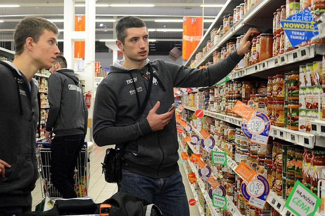 Siatkarze Cerrad Czarnych wspierają Szlachetną Paczkę