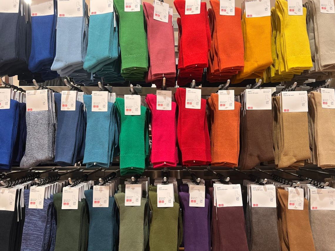 Skarpetki z logo – oryginalna forma promocji i element identyfikacji marki