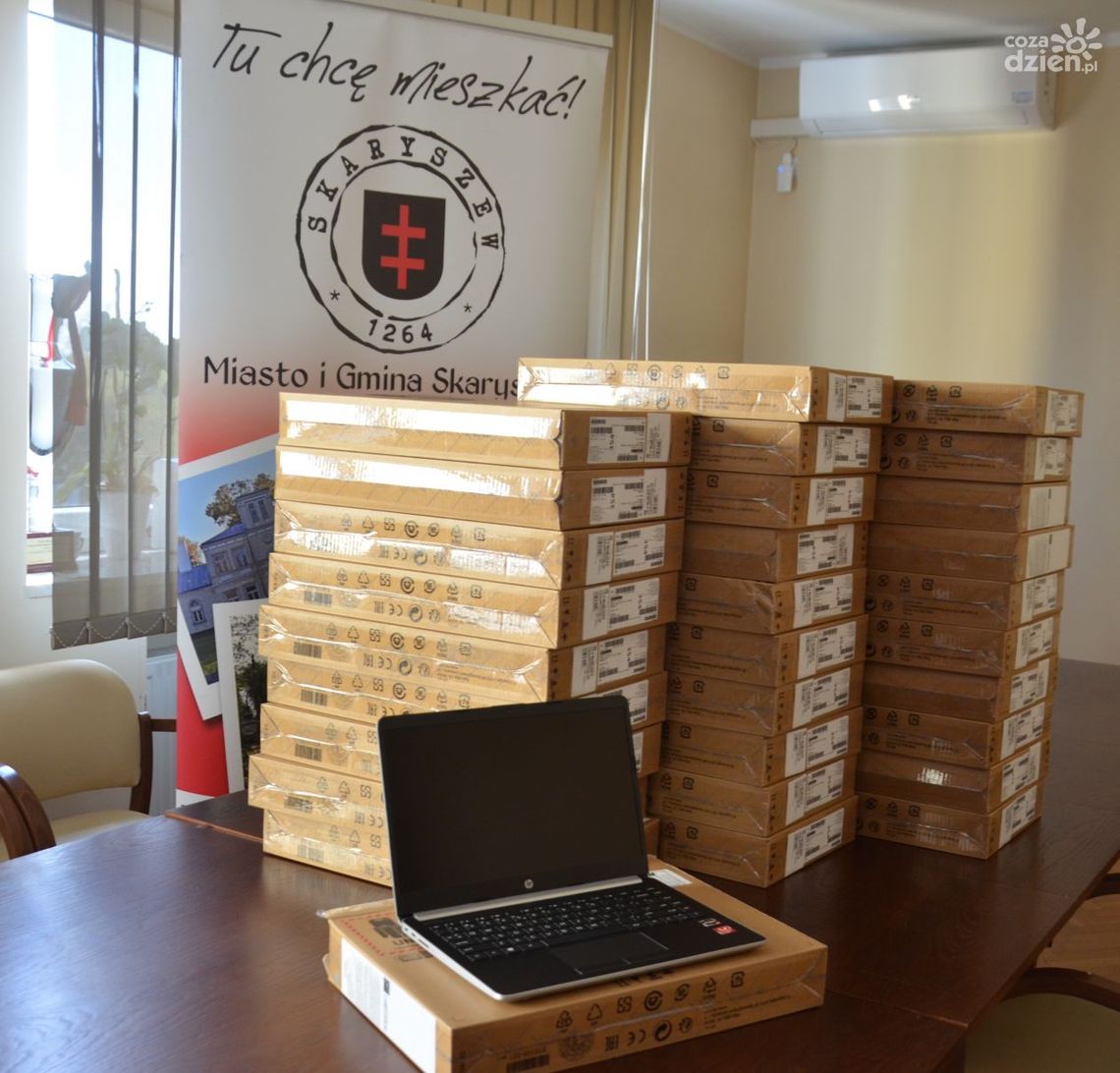 Skaryszew. Komputery do nauki zdalnej trafią do uczniów