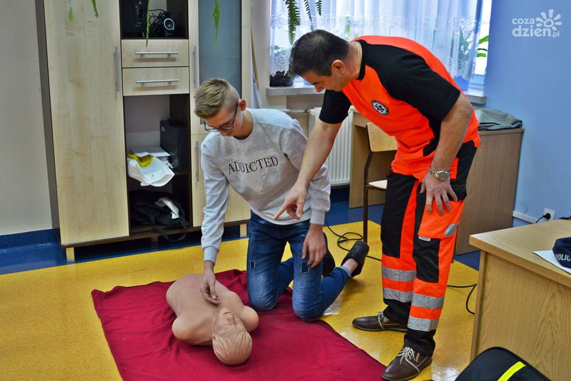 Skaryszew. Uczą dzieciaki pierwszej pomocy Skaryszew. Uczą dzieciaki pierwszej pomocy
