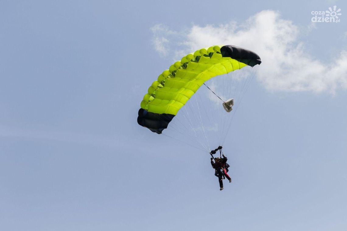 Skok ze spadochronem jako prezent - czy to dobry pomysł Skok ze spadochronem jako prezent - czy to dobry pomysł