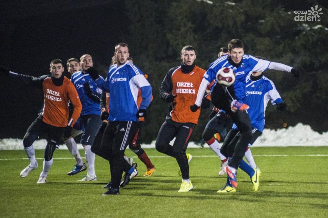 Skromna wygrana Broni w sparingu z Orłem