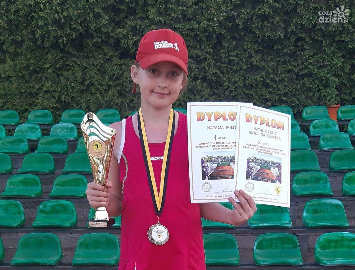 Skrzatka Akademii Tenisowej Masters Radom z pierwszym wygranym turniejem