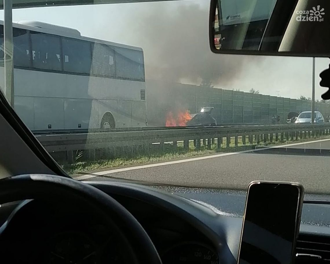 Skurów. Zderzenie dwóch aut - jedno się zapaliło Skurów. Zderzenie dwóch aut - jedno się zapaliło