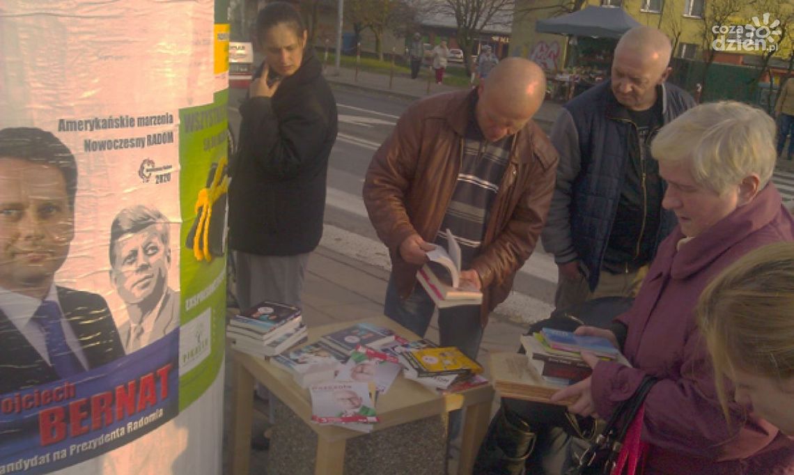 SLD rozdaje książki, również o Janie Pawle II SLD rozdaje książki, również o Janie Pawle II