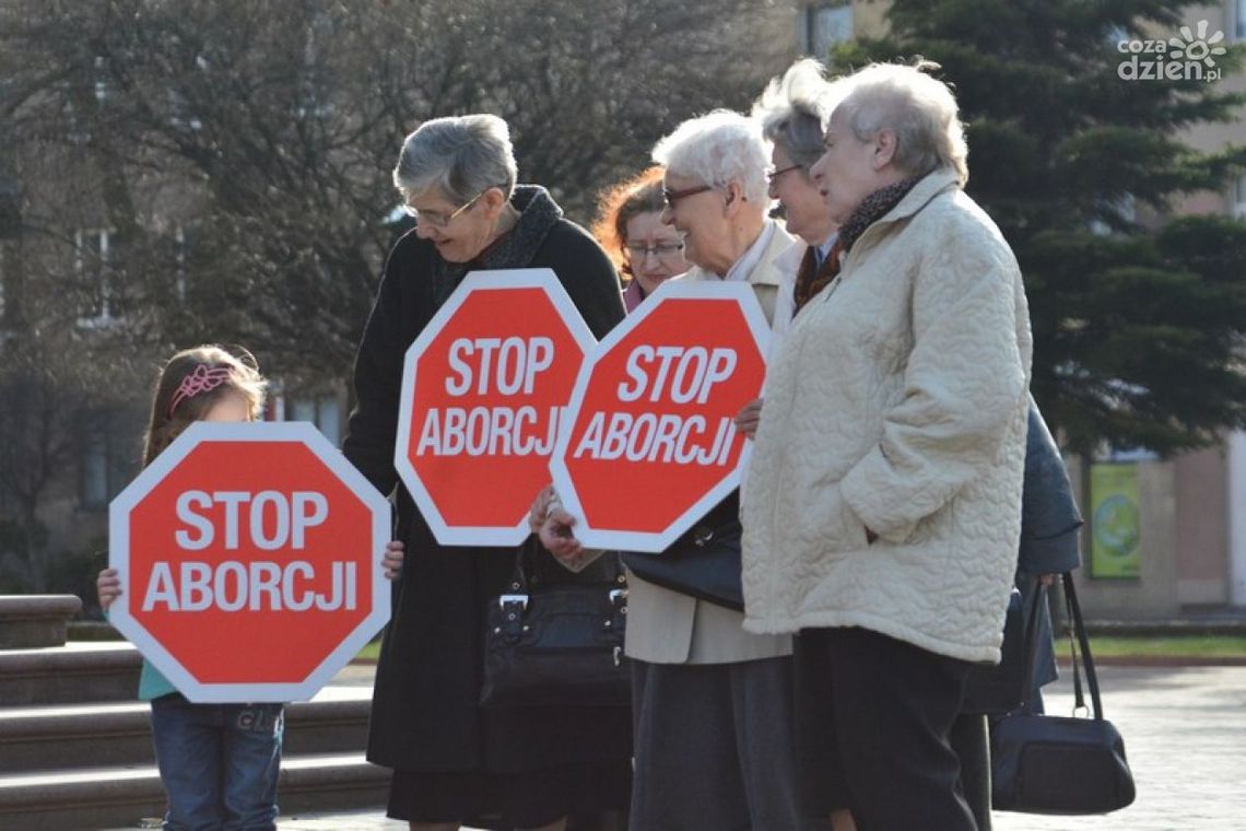 SLD: „Usunąć oburzającą instalację!”