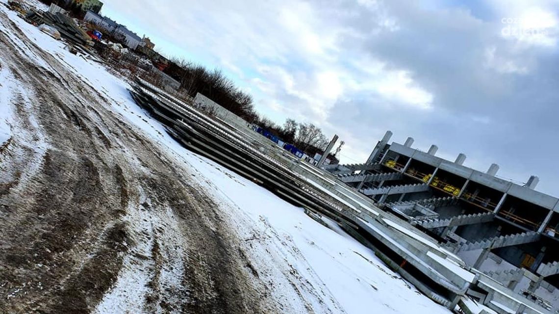 "Ślimacze" tempo prac na budowie stadionu