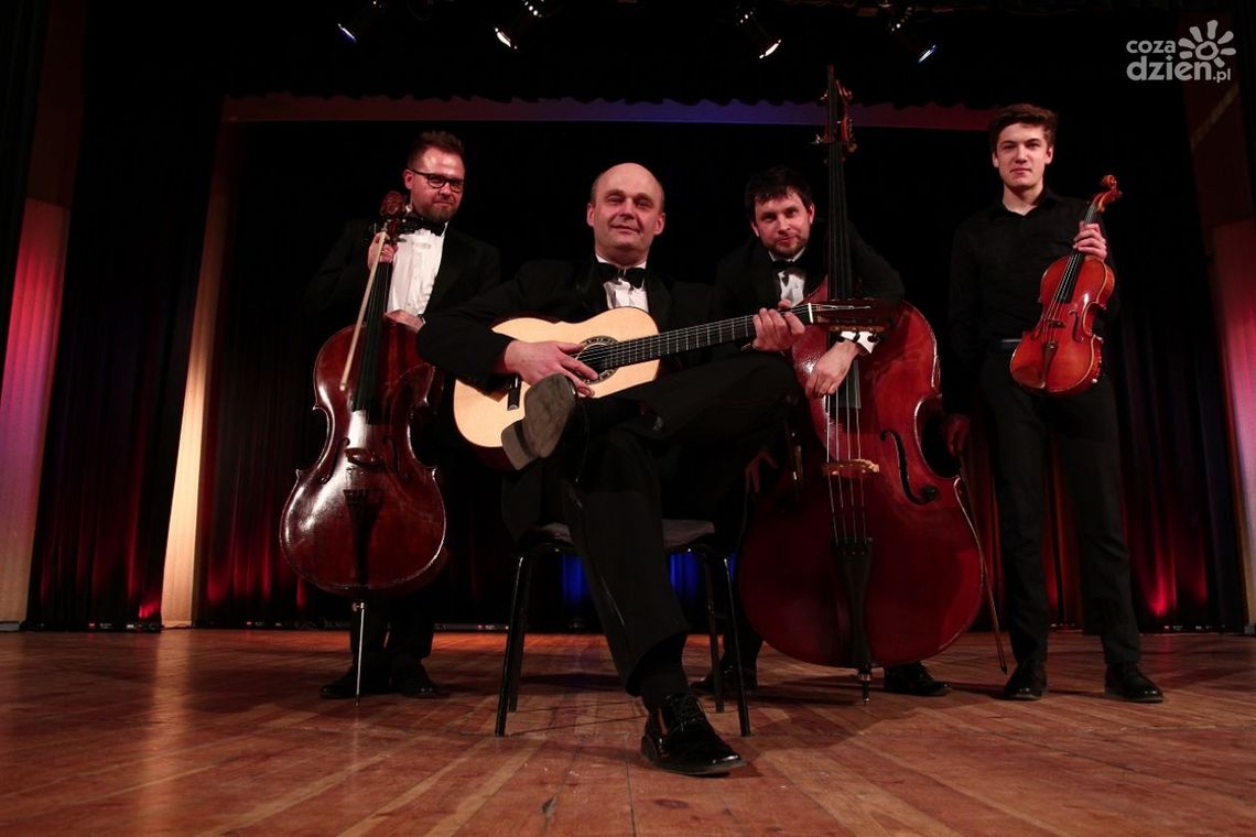 Słoń i mucha w ROK