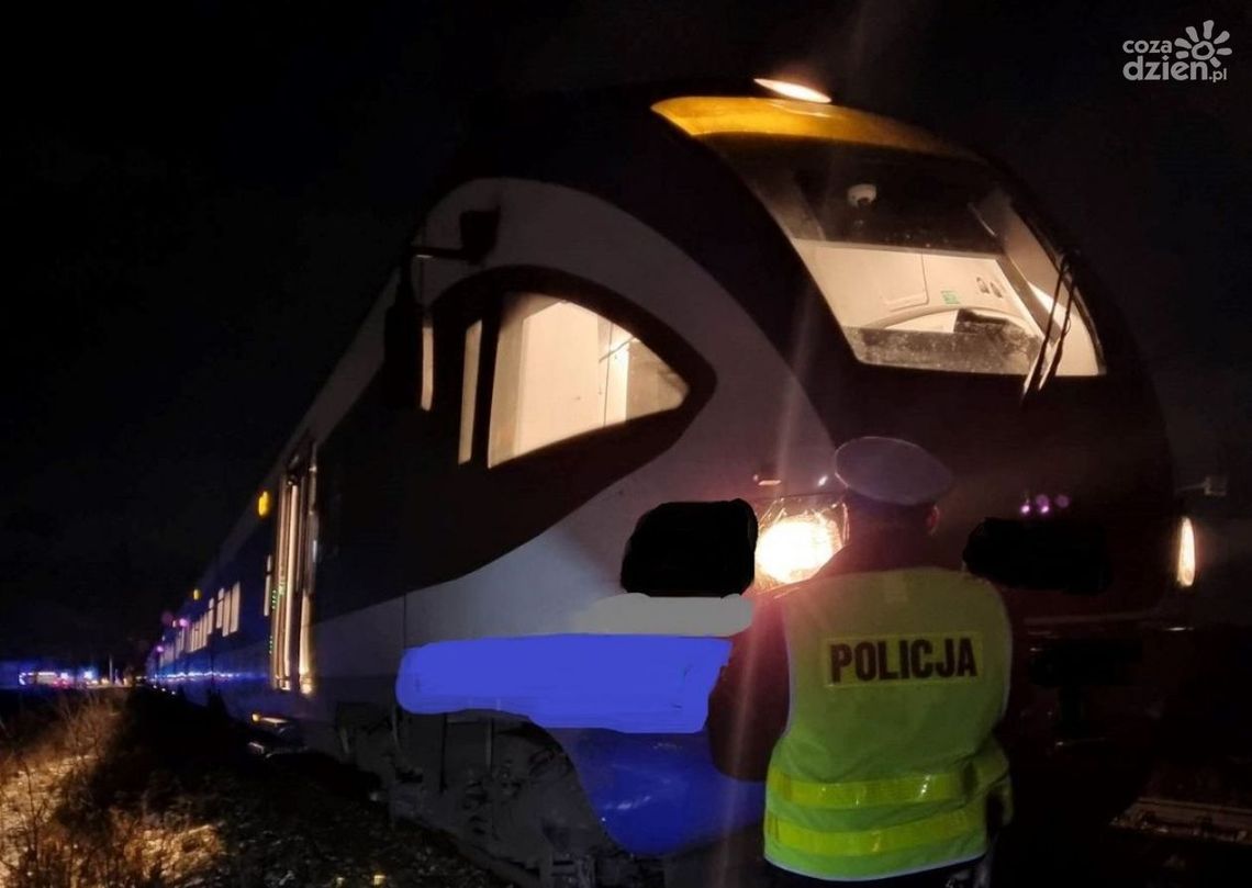 Śmiertelne potrącenie na torach. Policjanci ustalają tożsamość mężczyzny Śmiertelne potrącenie na torach. Policjanci ustalają tożsamość mężczyzny