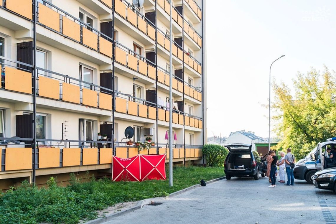 Śmiertelny upadek z balkonu