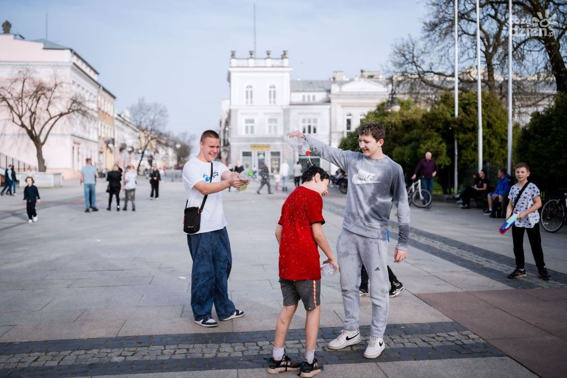 Śmigus-dyngus – żywa tradycja Lanego Poniedziałku Śmigus-dyngus – żywa tradycja Lanego Poniedziałku