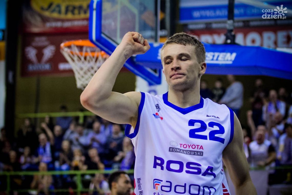 „Smoki” rozszarpały „Tury”! Świąteczne lanie ROSY!