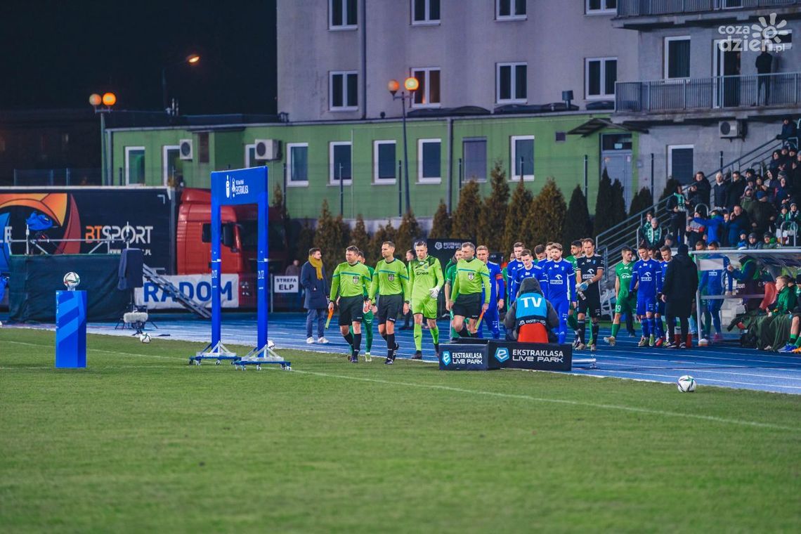 Sobotni hit kolejki: Radomiak Radom vs Raków Częstochowa poprowadzi wrocławianin