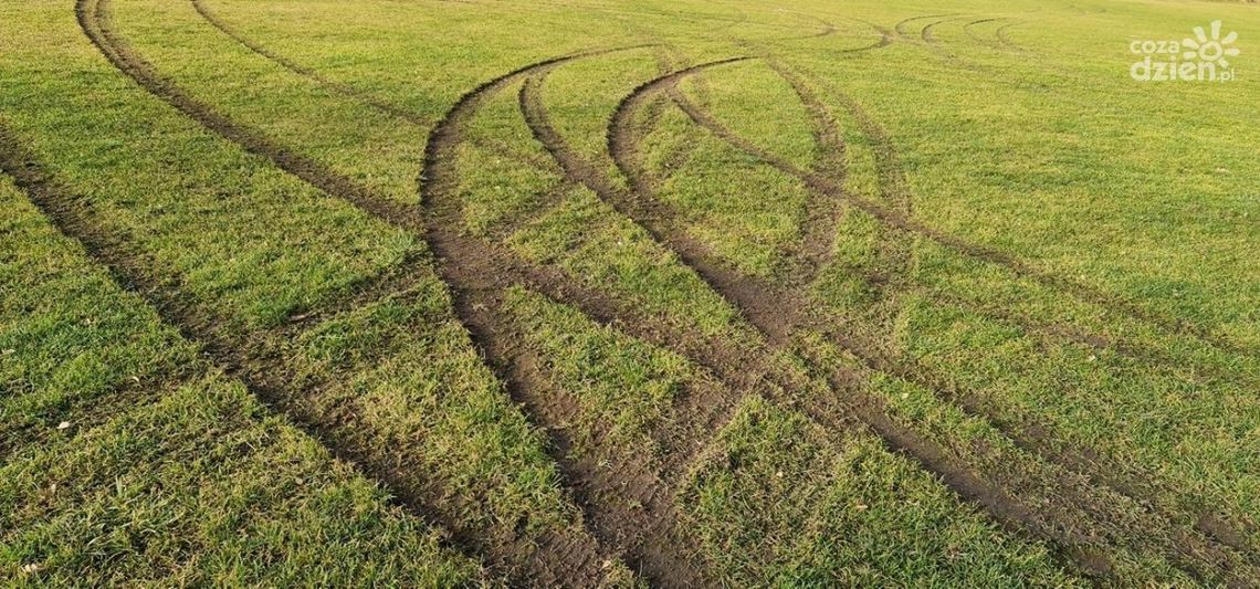 Solec nad Wisłą. Driftował po boisku