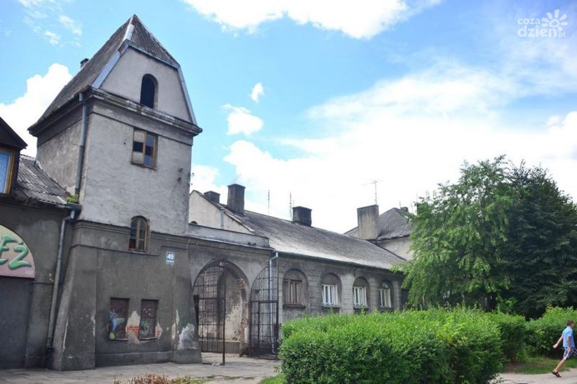 SPACERKIEM PO HISTORII: Remiza przy Okulickiego