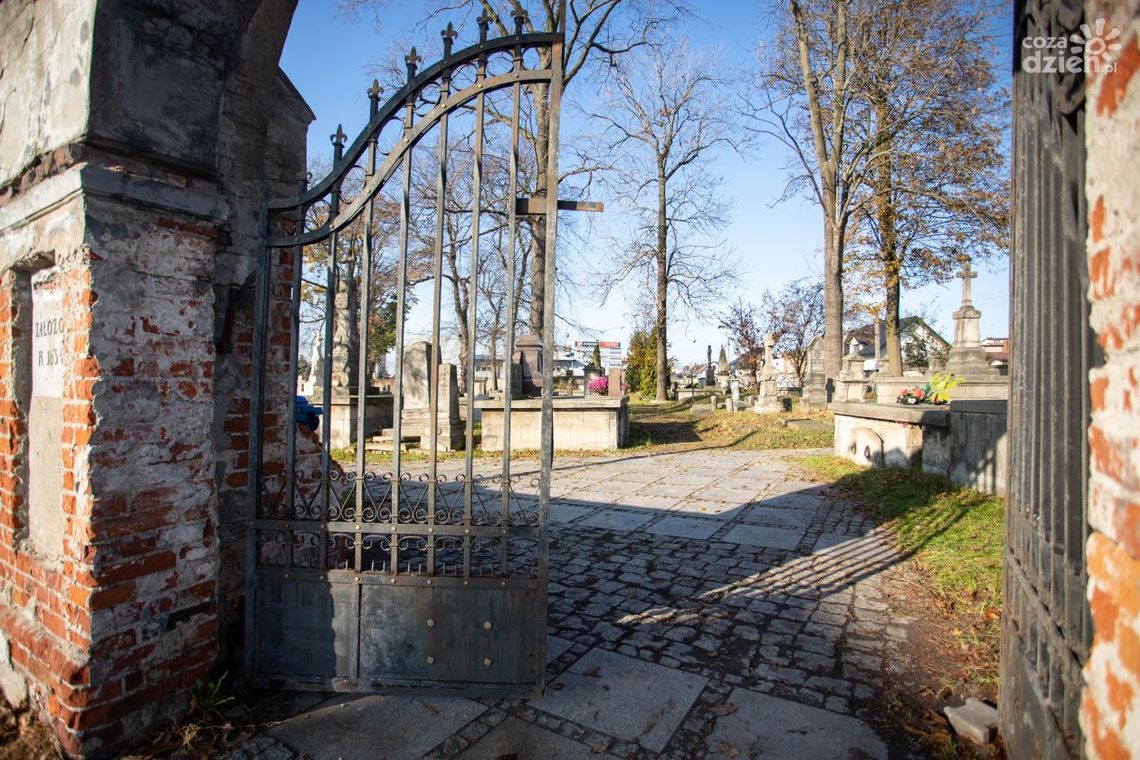Spacerkiem po mieście. Cmentarz ewangelicko-augsburski Spacerkiem po mieście. Cmentarz ewangelicko-augsburski