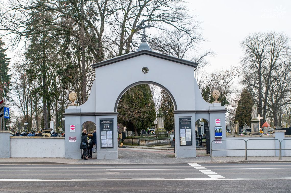 Spacerkiem po mieście: Cmentarz rzymskokatolicki przy dawnym Trakcie Starokrakowskim Spacerkiem po mieście: Cmentarz rzymskokatolicki przy dawnym Trakcie Starokrakowskim
