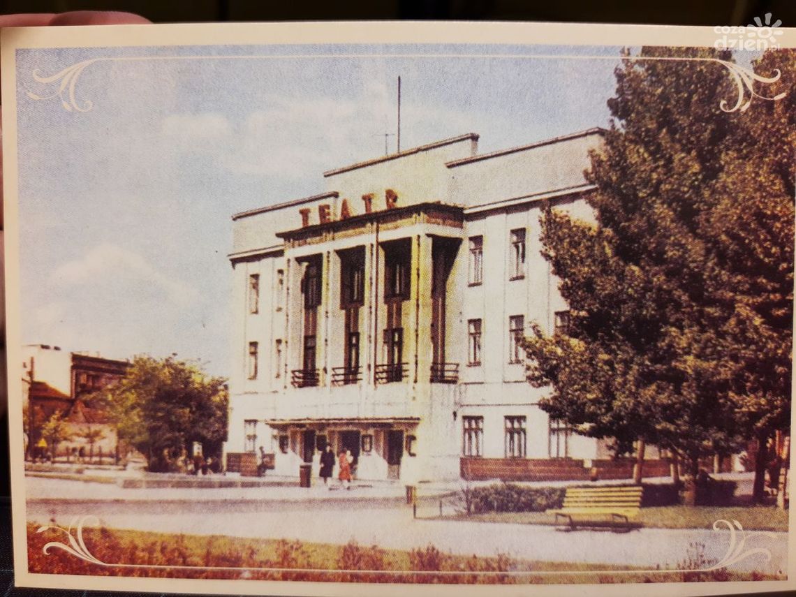 Spacerkiem po mieście: Dom Robotniczy, teatr