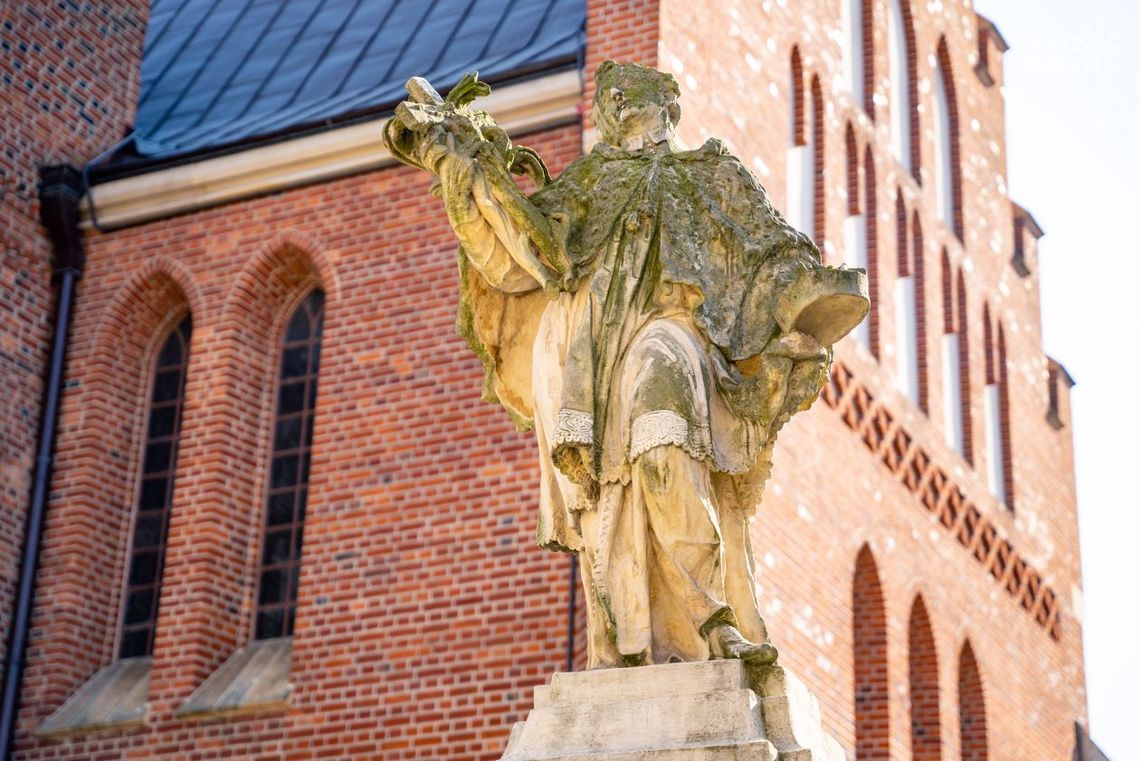 Spacerkiem po mieście: Figura św. Jana Nepomucena Spacerkiem po mieście: Figura św. Jana Nepomucena