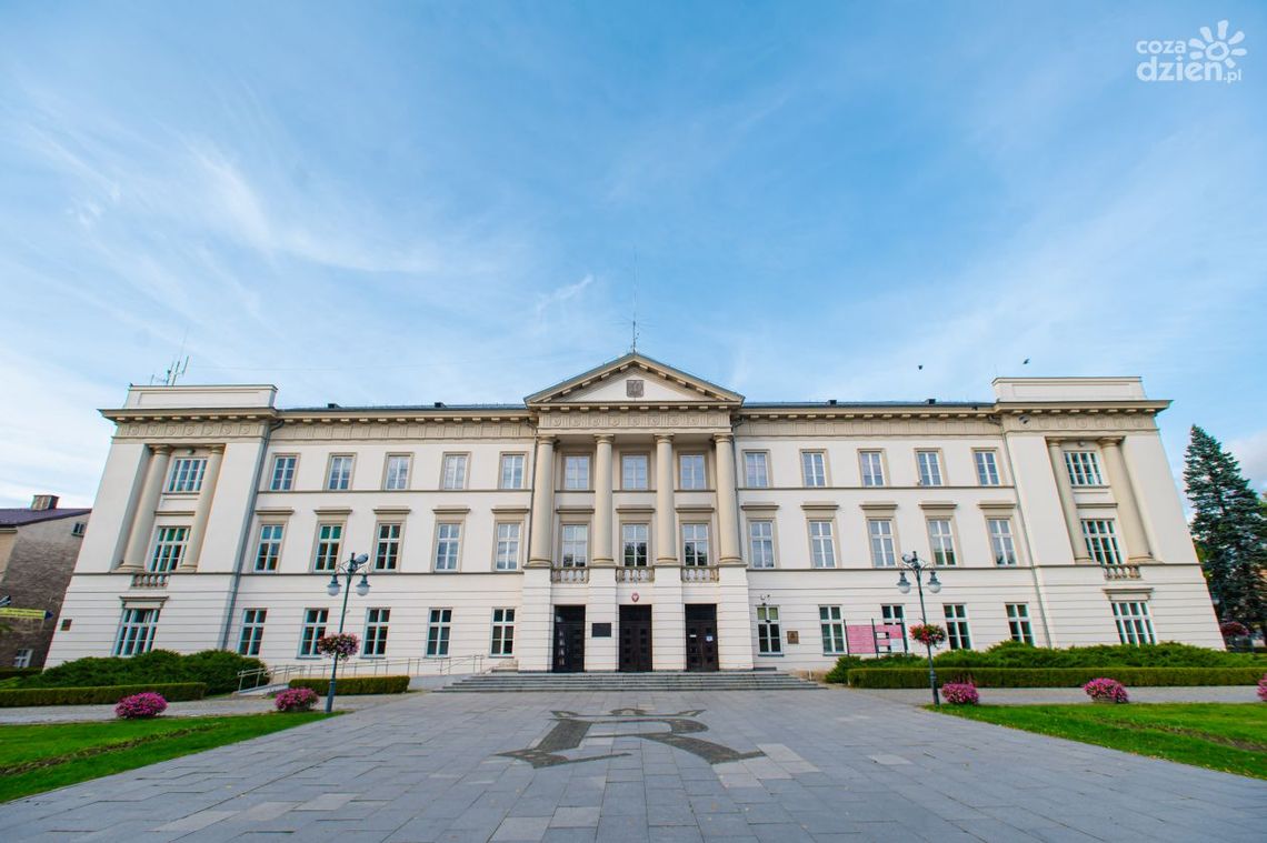 Spacerkiem po mieście: Gmach Komisji Województwa Sandomierskiego Spacerkiem po mieście: Gmach Komisji Województwa Sandomierskiego