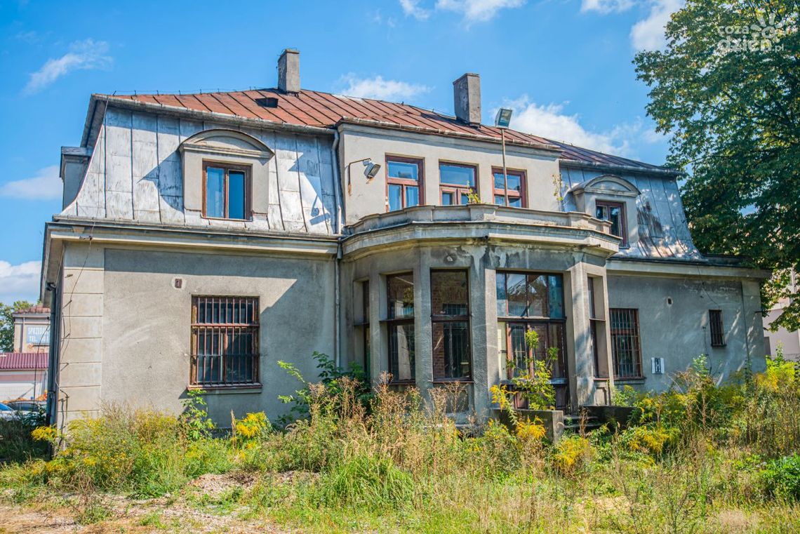 Spacerkiem po mieście: Huta Szklana „Lustrzana”