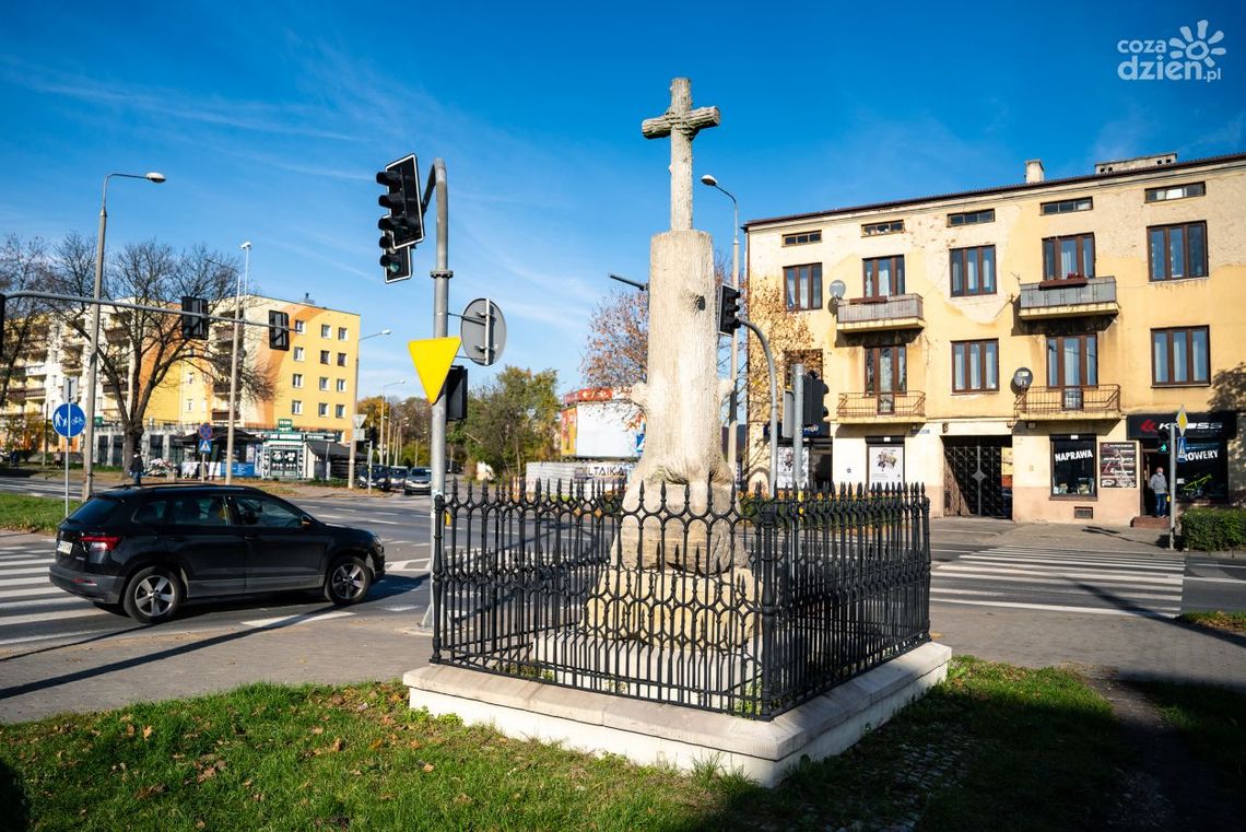 Spacerkiem po mieście: Krzyż Wolności