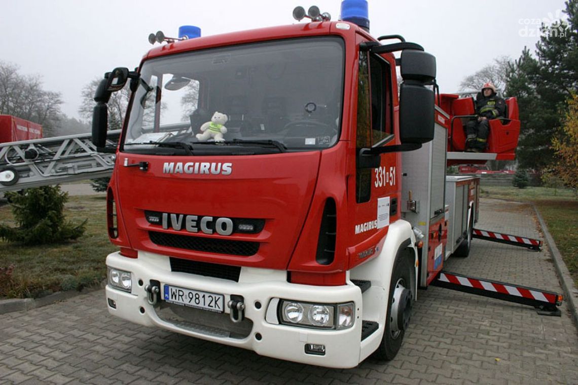 Spalone stodoły, zerwane dachy, połamane drzewa Spalone stodoły, zerwane dachy, połamane drzewa