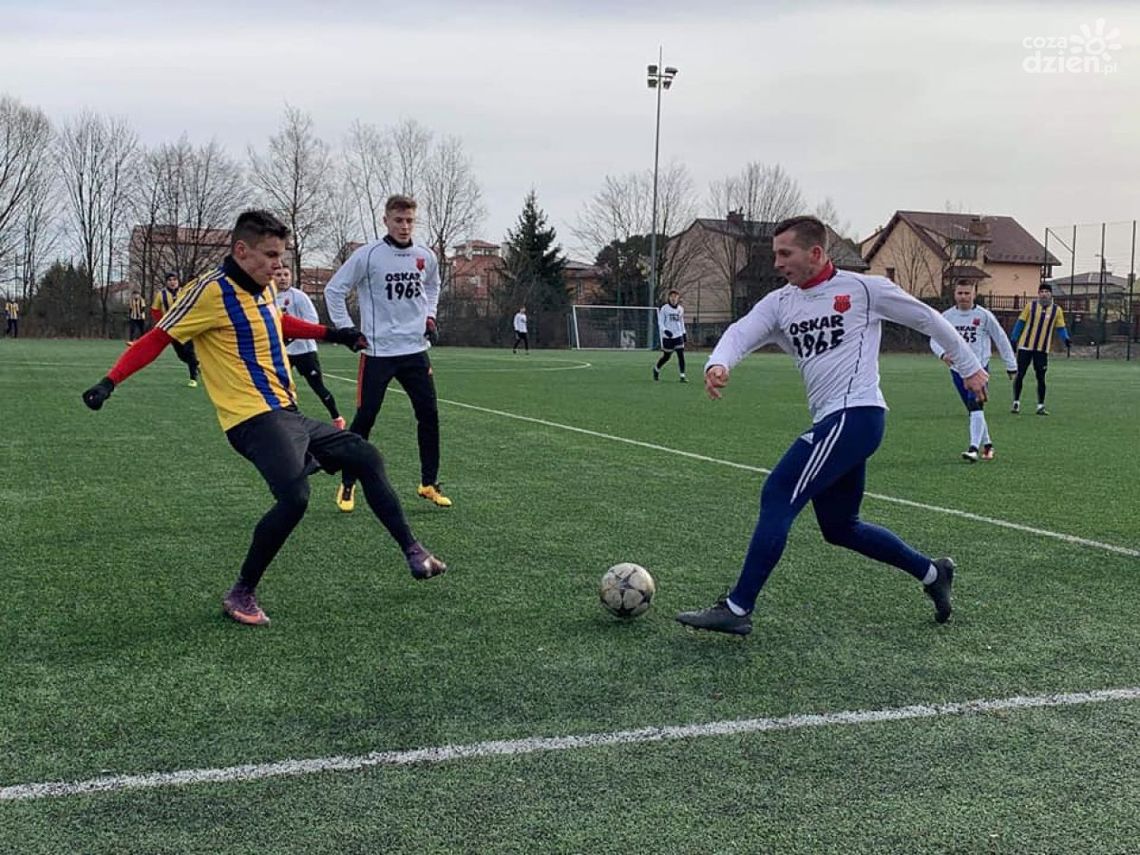 Sparingi. Wysokie porażki Energii, pięć goli Oskara