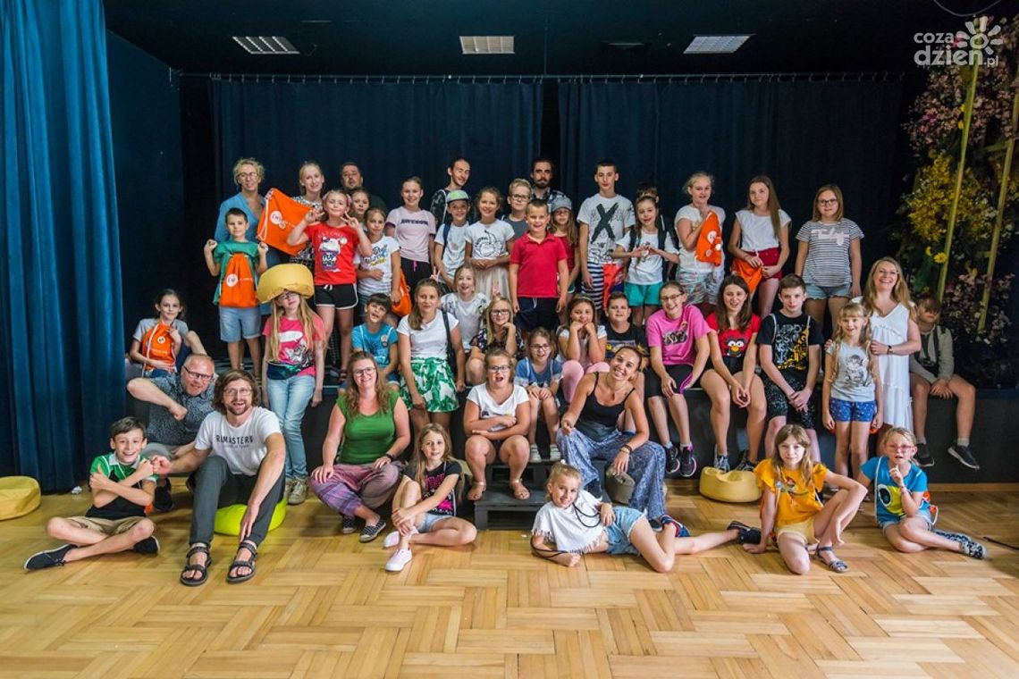 Spektakl "Warchoły i chytre baby" - Wielki Finał Lata w Teatrze