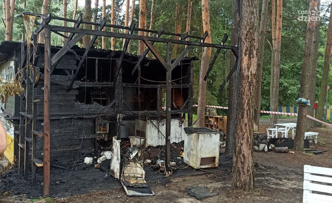 Spłonął lokal Hamaky nad zalewem w Siczkach. Jest zbiórka na jego odbudowę