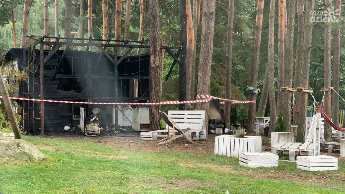 Spłonął lokal Hamaky nad zalewem w Siczkach. Nie wiadomo, co było przyczyną pożaru