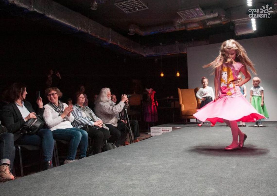 Spódnice w ruch! Tak było na pokazie