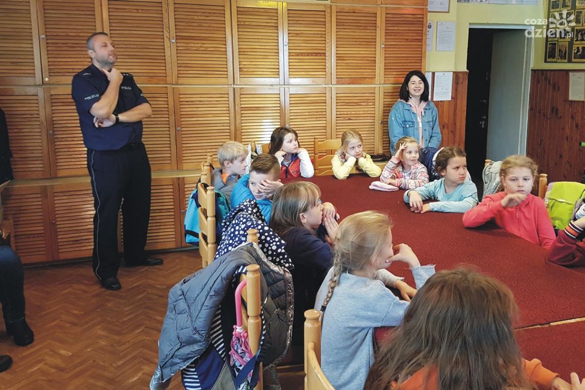 Spotkali się z dziećmi promując bezpieczeństwo