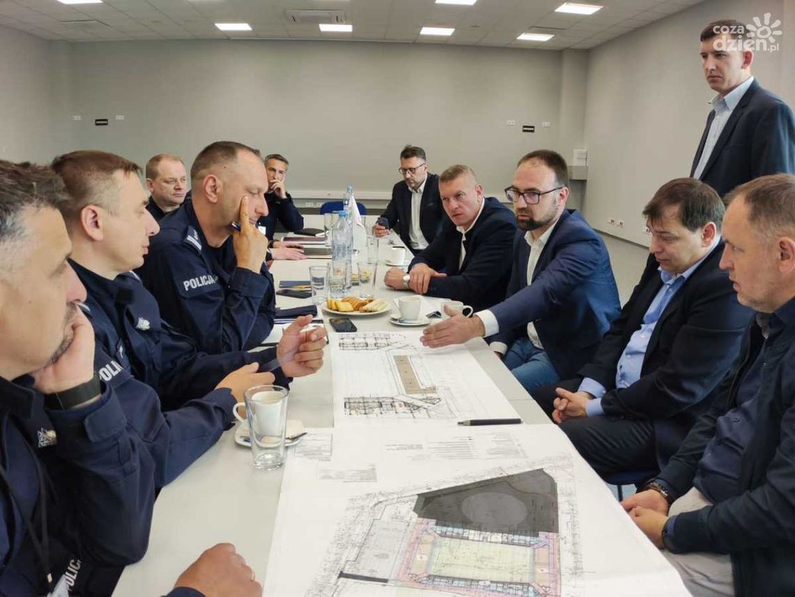 Spotkanie policji i władz miasta w sprawie stadionu