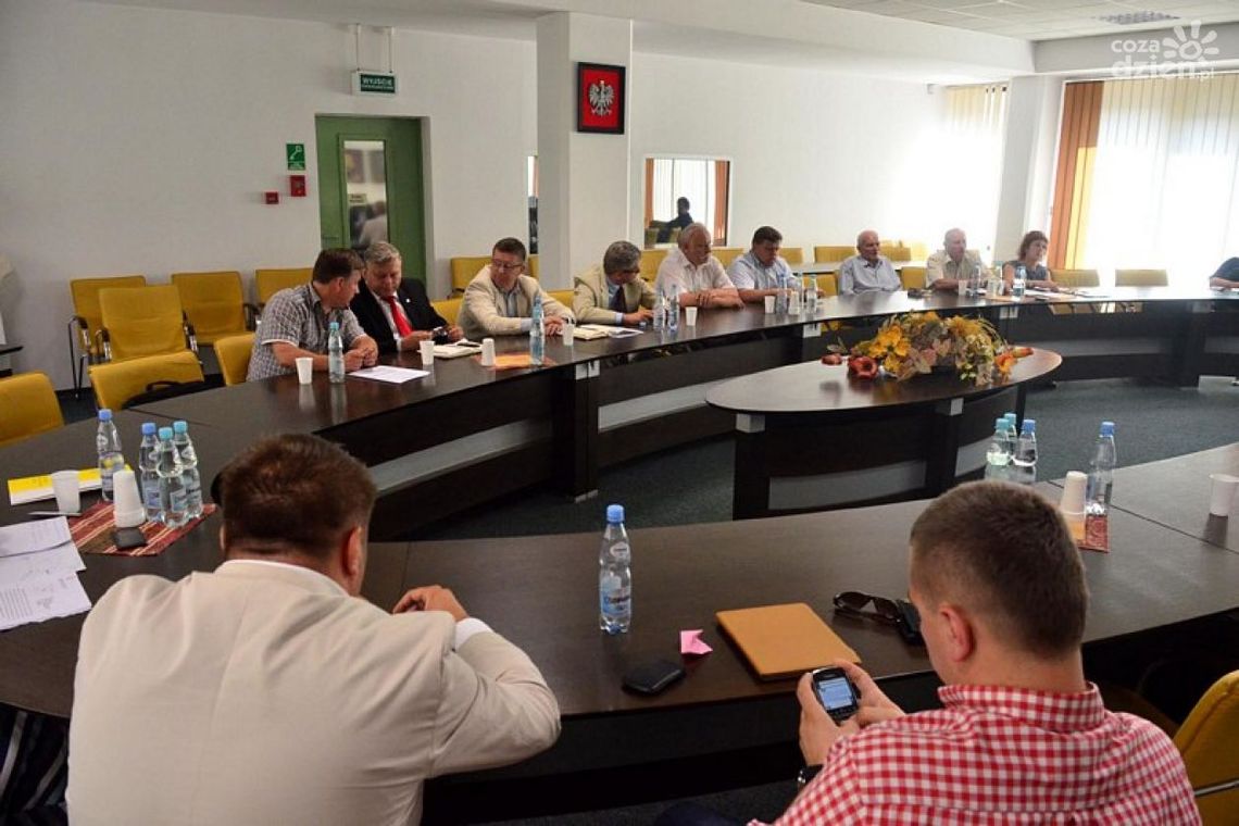 Spotkanie ponad podziałami z... podziałami