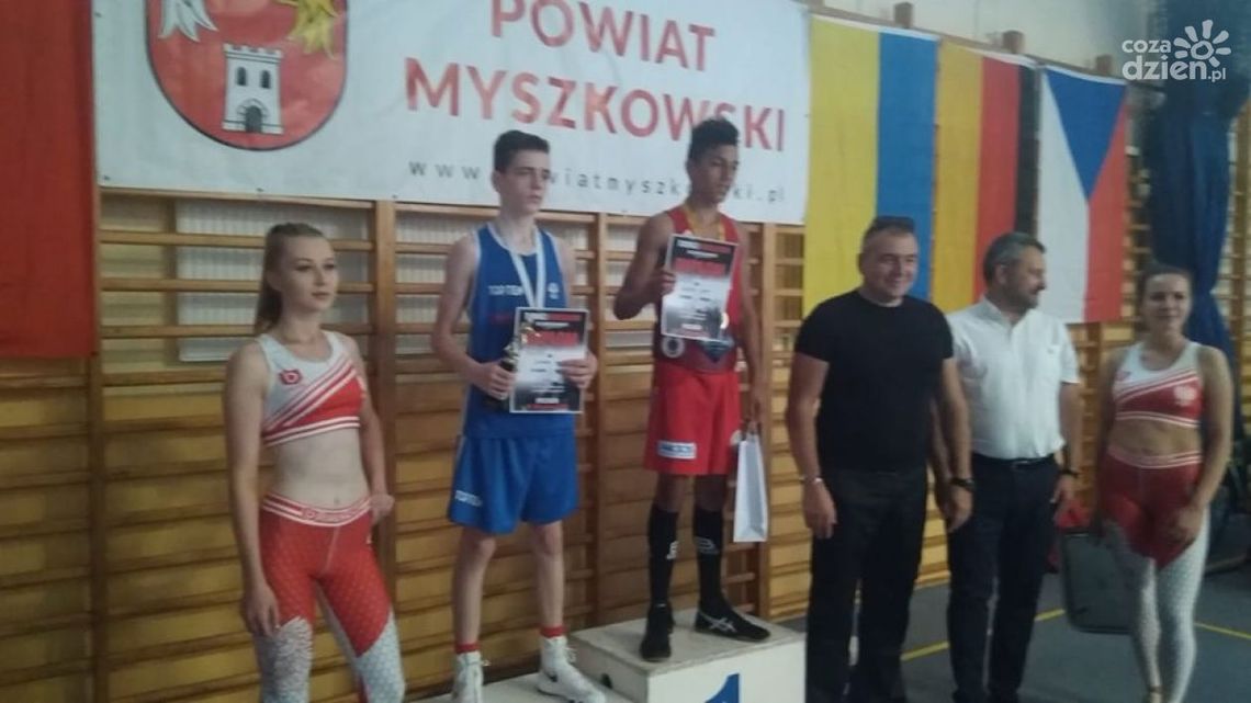 Srebrny medal zawodnika RKB Boxing