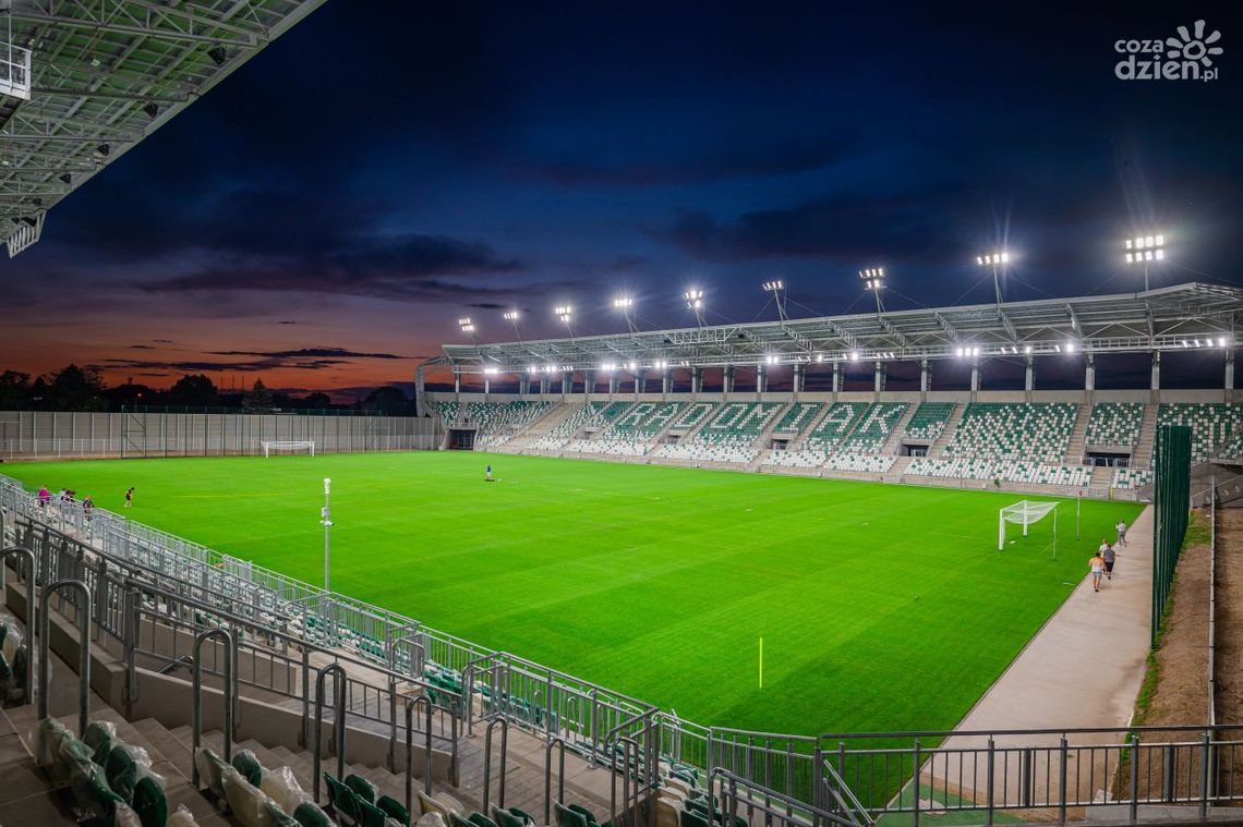 Stadion przy Struga 63 już w pełnym oświetleniu!