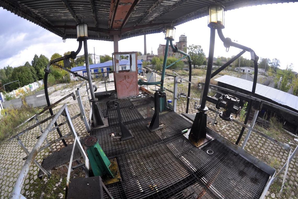 Stara rozlewnia paliw na Młodzianowie