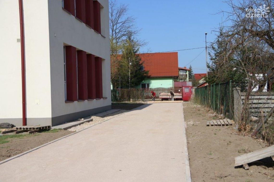 Starachowice. Powstają bieżnia sportowa i otwarta strefa aktywności 