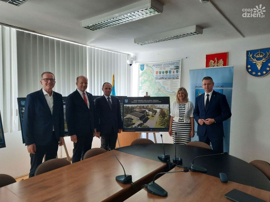 Starosta Krzysztof Wolski rozmawiał o dofinansowaniu budowy szkoły