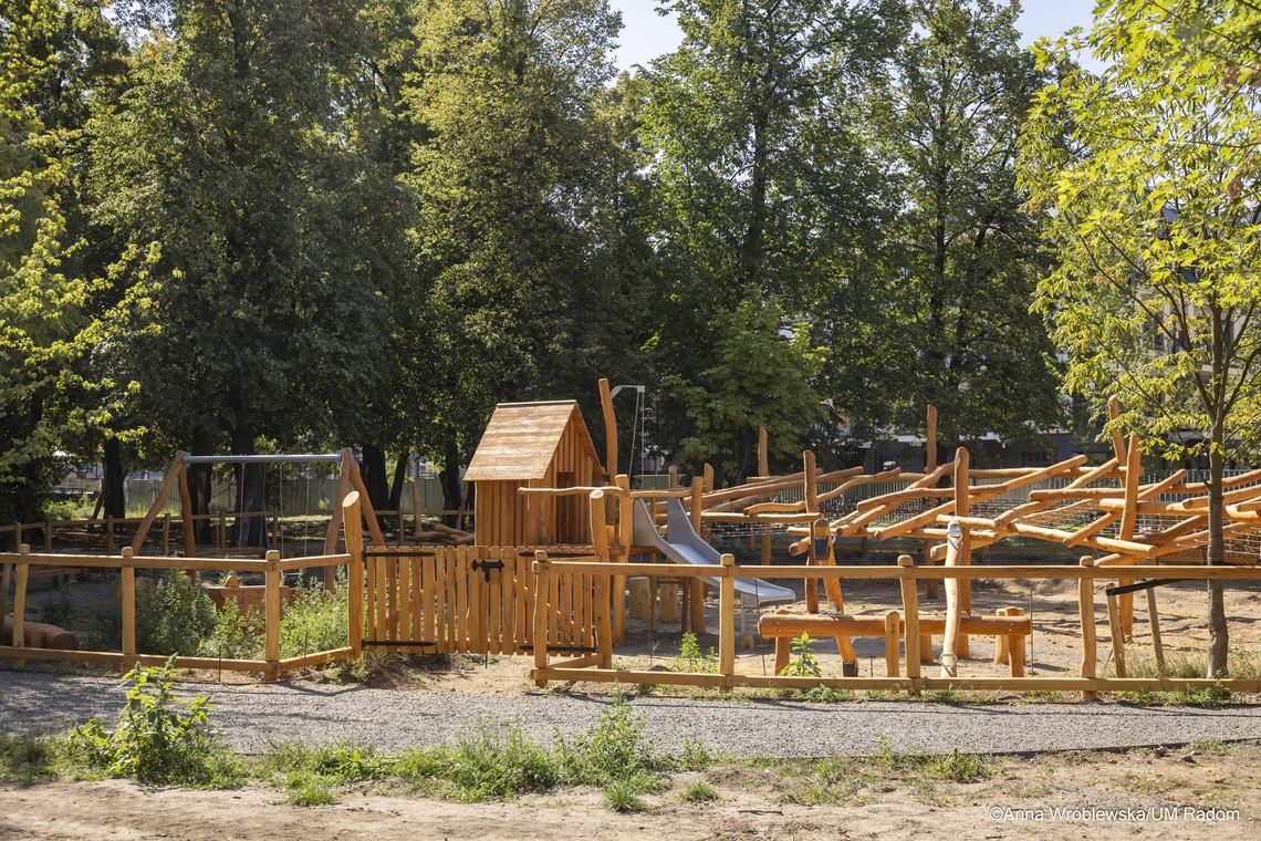 Stary skwer w nowej odsłonie. Trwają prace obok pl. Jagiellońskiego